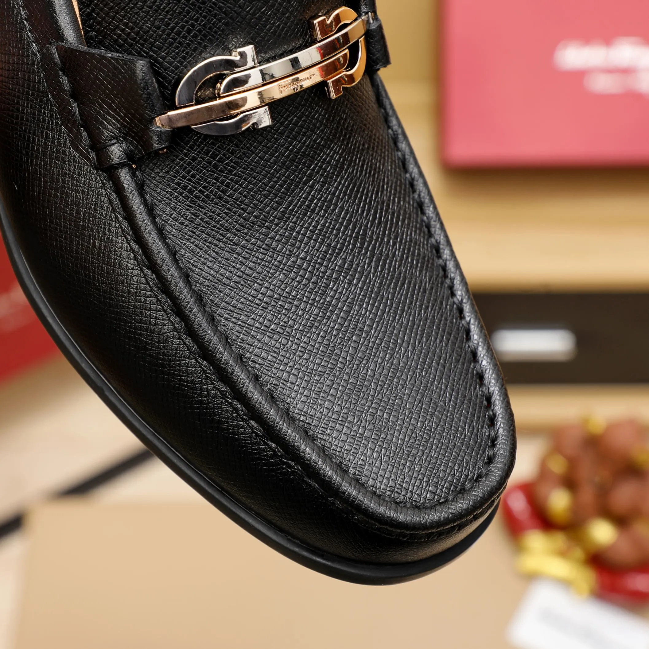 Men's clothing and shoes 💰460 🔥Ferragamo's new men's casual slip-on shoes🇨🇳Official website original 1:1 mold opening, original quality💯Fine workmanship, high-end luxury☘The upper is made of imported Italian first-layer cowhide🌴Luxury🐂leather lining🍓Rubber wear-resistant and non-slip outsole, breathable and comfortable to wear🍍The first choice for high-end men, black, size 38-45